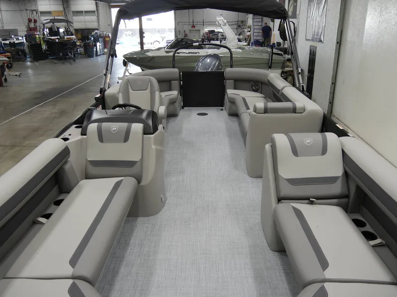 Slide: The Image of Premier 220 Sunscape RF XLC 2025 - 13