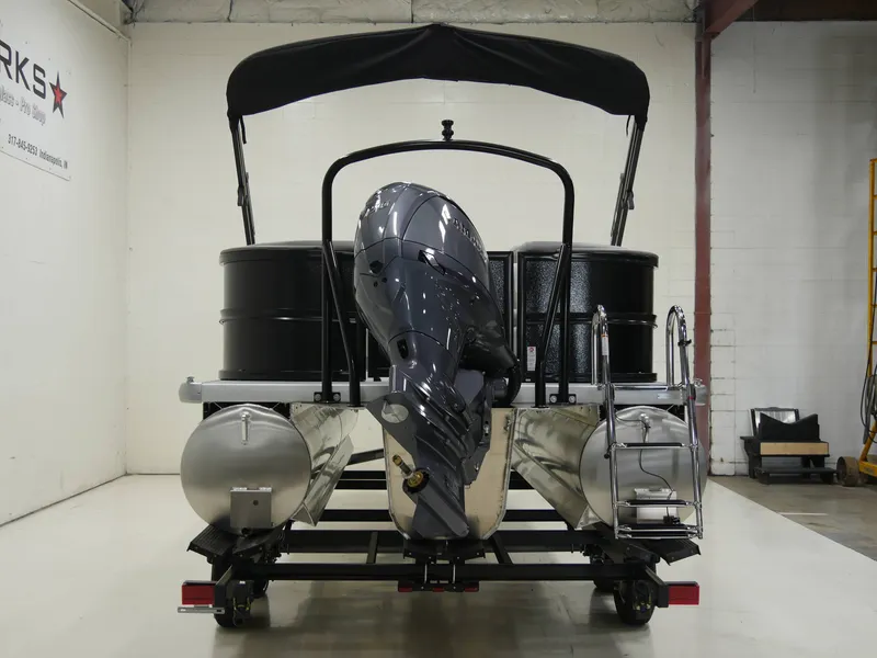 Slide: The Image of Premier 220 Sunscape RF XLC 2025 - 4