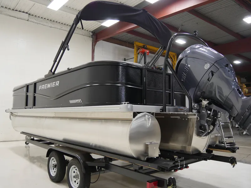 Slide: The Image of Premier 220 Sunscape RF XLC 2025 - 5