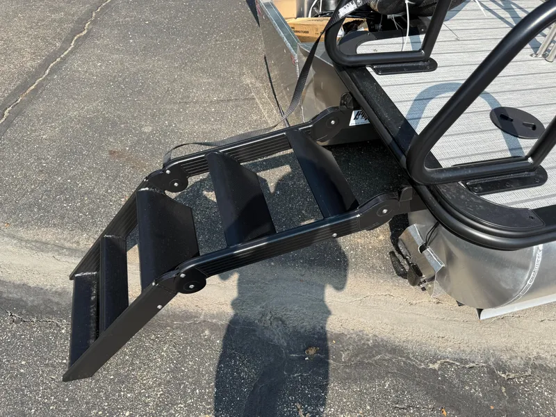 Slide: The Image of Boarding ladder on 2026 Bentley Pontoons Elite 223 Swingback Dual Capt. - 26