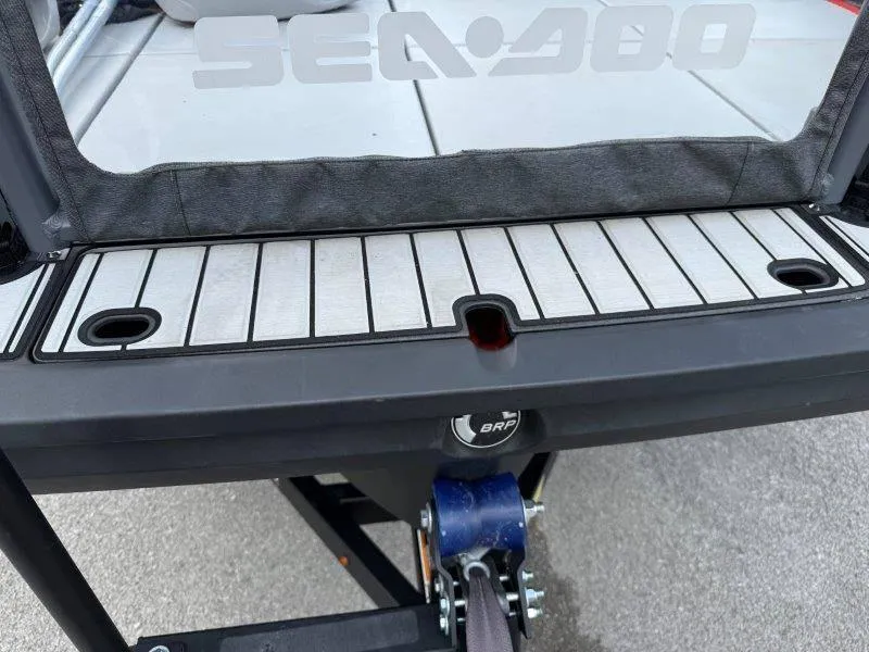 Slide: The Image of Sea-Doo SWITCH SPORT 18' 230HP 2023 - 12