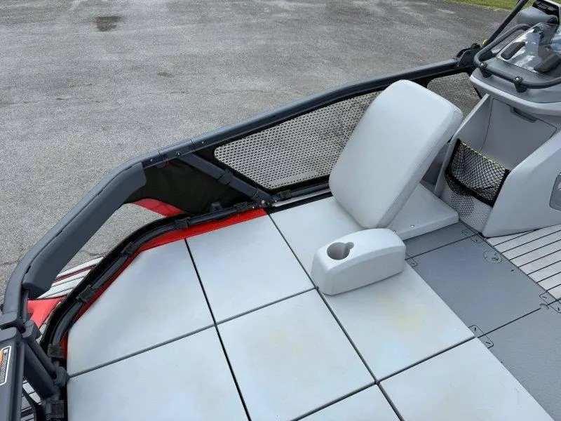 Slide: The Image of Sea-Doo SWITCH SPORT 18' 230HP 2023 - 17