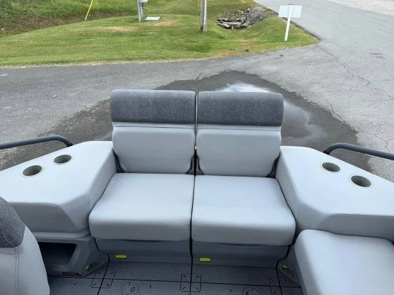 Slide: The Image of Sea-Doo SWITCH SPORT 18' 230HP 2023 - 30