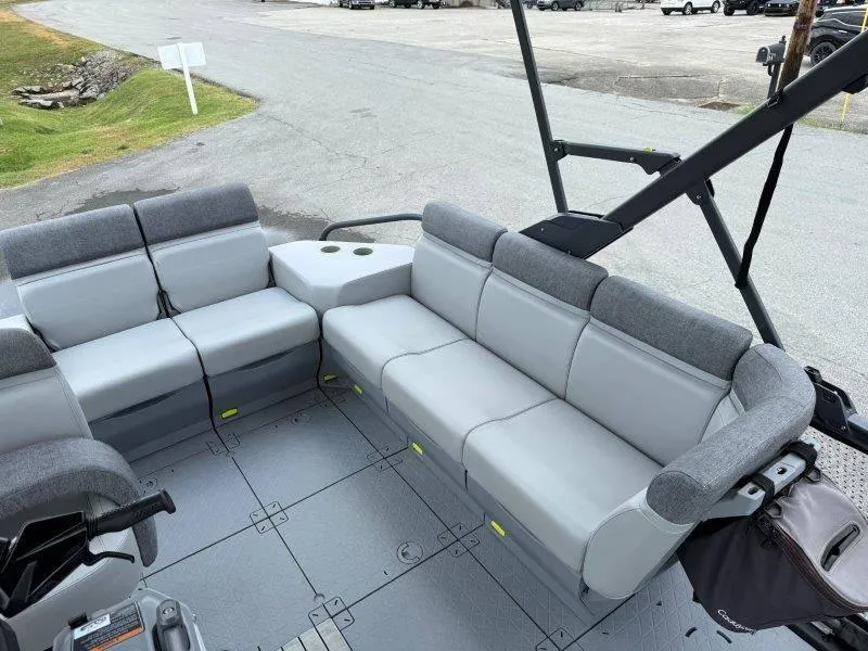 Slide: The Image of Sea-Doo SWITCH SPORT 18' 230HP 2023 - 33