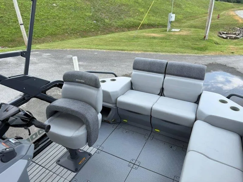 Slide: The Image of Sea-Doo SWITCH SPORT 18' 230HP 2023 - 34