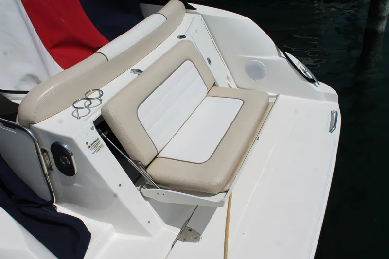 Slide: The Image of Sea Ray Sundancer 330 2012 - 57