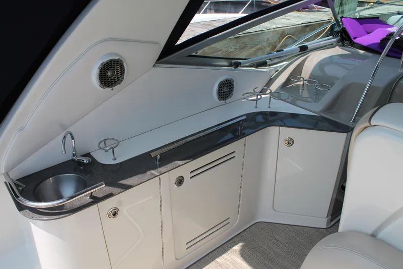 Slide: The Image of Sea Ray Sundancer 330 2012 - 60