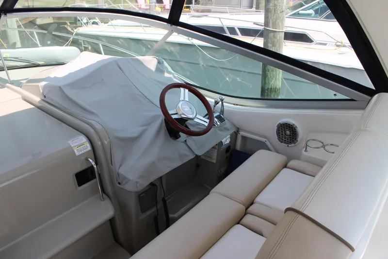 Slide: The Image of Sea Ray Sundancer 330 2012 - 62