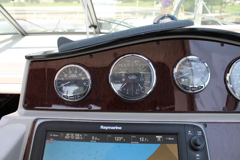 Slide: The Image of Sea Ray Sundancer 330 2012 - 64