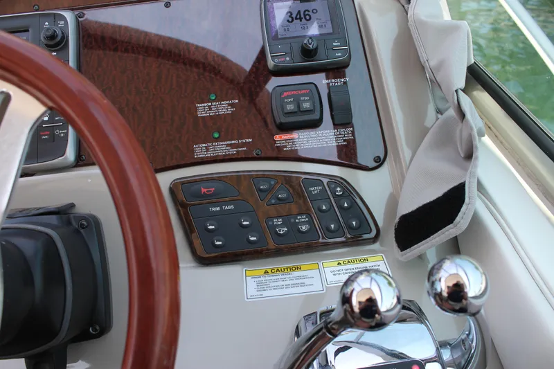 Slide: The Image of Sea Ray Sundancer 330 2012 - 67