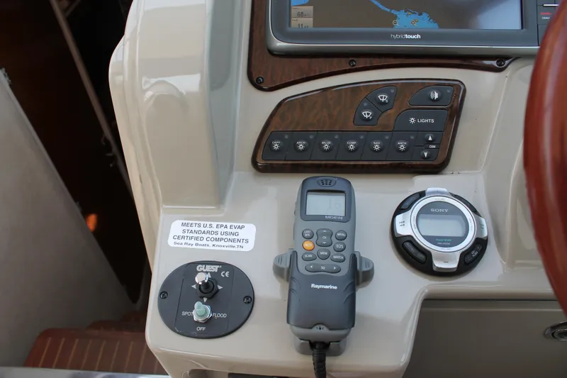 Slide: The Image of Sea Ray Sundancer 330 2012 - 69