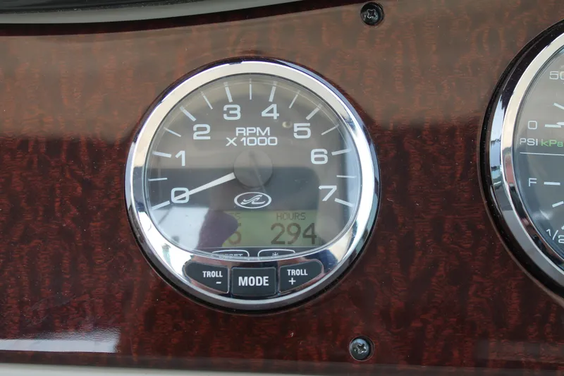 Slide: The Image of Sea Ray Sundancer 330 2012 - 70