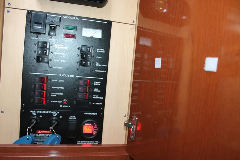 Slide: The Image of Sea Ray Sundancer 330 2012 - 76