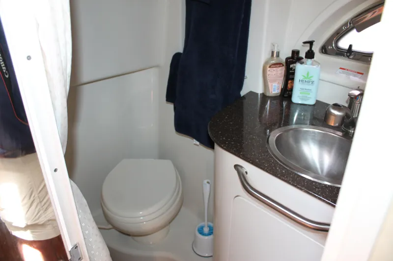 Slide: The Image of Sea Ray Sundancer 330 2012 - 81