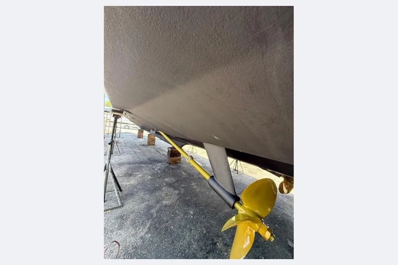 Slide: The Image of Underside view of 2000 Tiara Yachts 5200 Express with yellow propeller. - 61