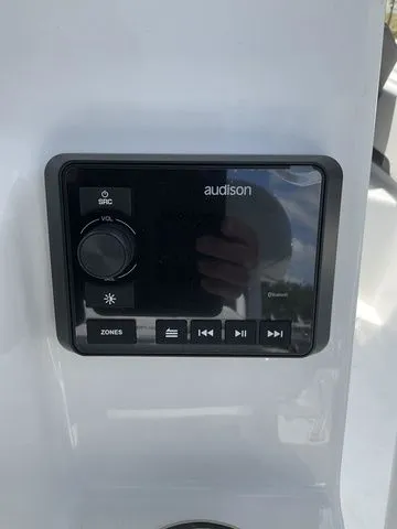 Slide: The Image of Sea Pro 225FLX Sandbar 2026 - 17