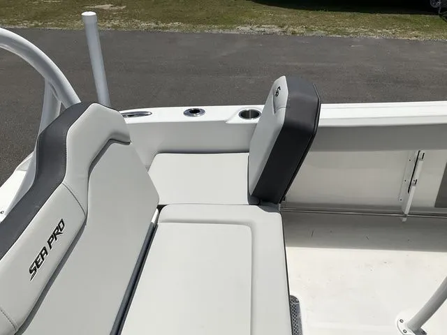 Slide: The Image of Sea Pro 225FLX Sandbar 2026 - 24