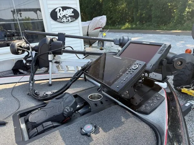 Slide: The Image of 2019 Ranger Z521C boat dashboard with advanced navigation and fishing equipment. - 7