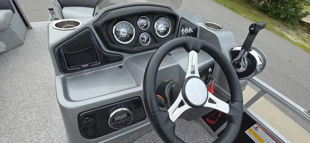 Slide: The Image of Lowe 210 SS 2019 - 11