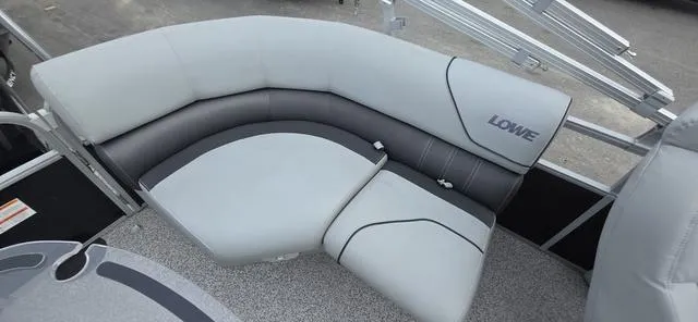 Slide: The Image of Lowe 210 SS 2019 - 12