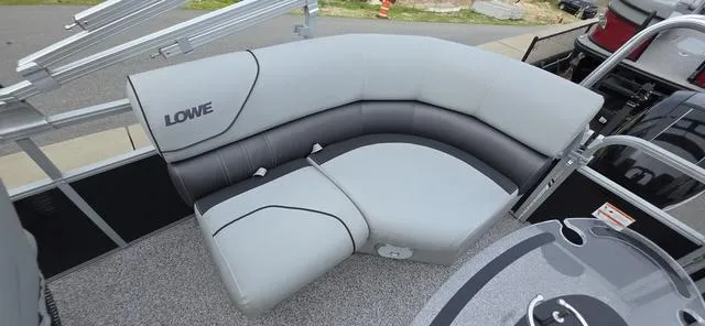 Slide: The Image of Lowe 210 SS 2019 - 13