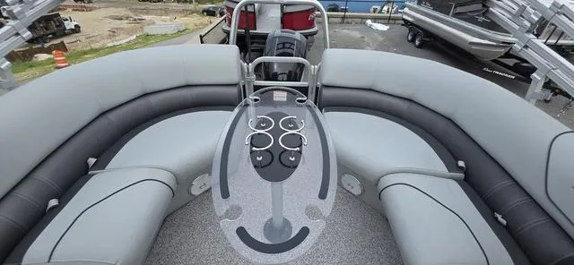 Slide: The Image of Lowe 210 SS 2019 - 14