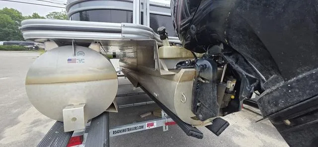 Slide: The Image of Lowe 210 SS 2019 - 3