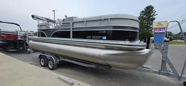 Slide: The Image of Lowe 210 SS 2019 - 5