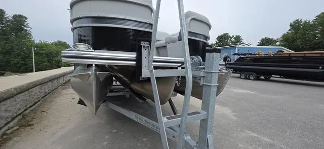 Slide: The Image of Lowe 210 SS 2019 - 6