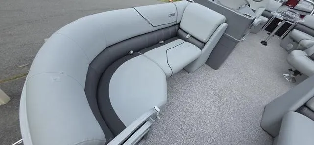 Slide: The Image of Lowe 210 SS 2019 - 8