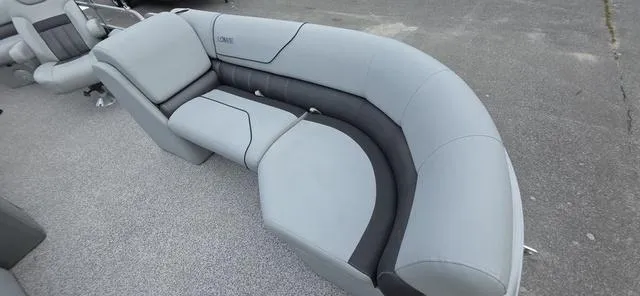 Slide: The Image of Lowe 210 SS 2019 - 9