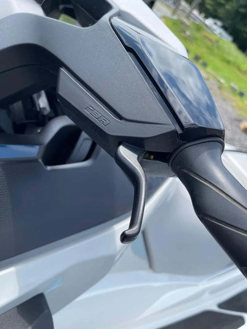 Slide: The Image of Close-up of 2022 Sea-Doo Fishpro Sport 170 handlebar and control lever. - 10