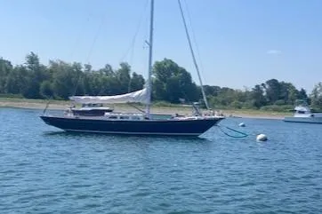 Slide: The Image of 2005 Morris M36 Daysailer on calm water - 2