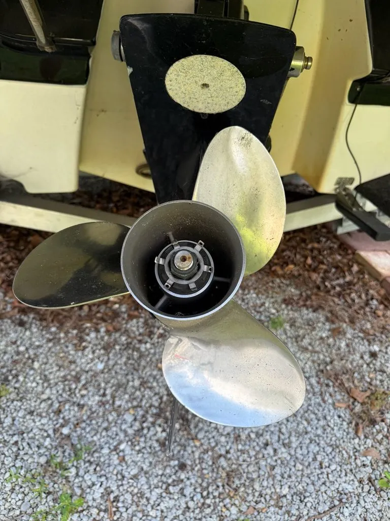 Slide: The Image of Mariah R19.9 Bowrider 2010 - 10