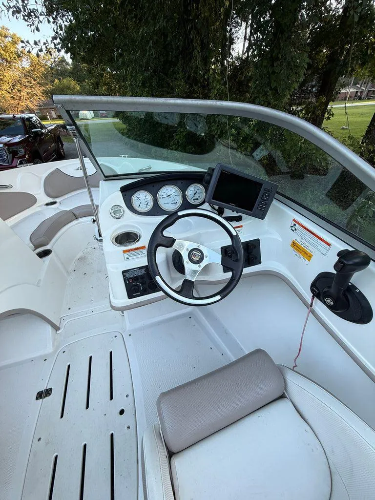 Slide: The Image of Mariah R19.9 Bowrider 2010 - 3