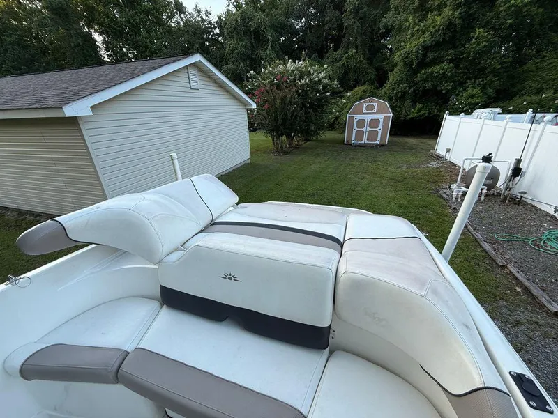 Slide: The Image of Mariah R19.9 Bowrider 2010 - 4