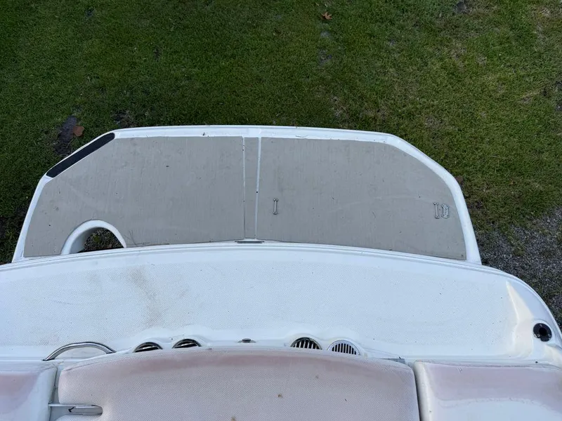 Slide: The Image of Mariah R19.9 Bowrider 2010 - 7