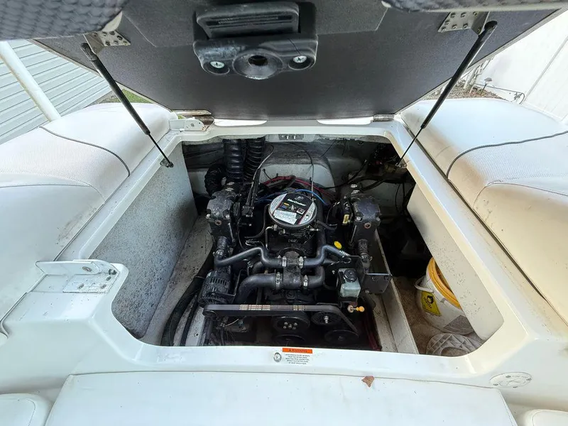 Slide: The Image of Mariah R19.9 Bowrider 2010 - 8