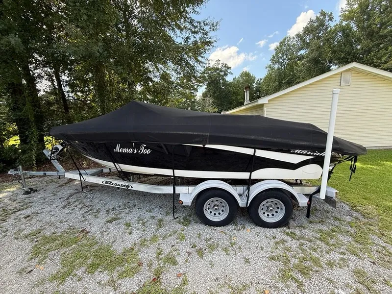 Slide: The Image of Mariah R19.9 Bowrider 2010 - 9