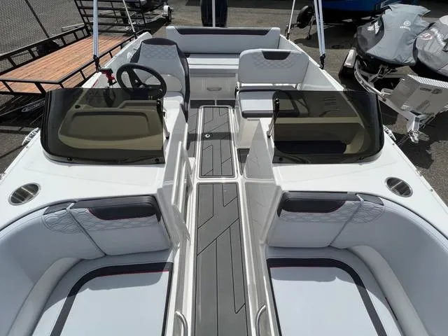 Slide: The Image of Bayliner Element M19 2023 - 10