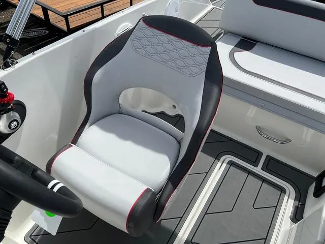 Slide: The Image of Bayliner Element M19 2023 - 12