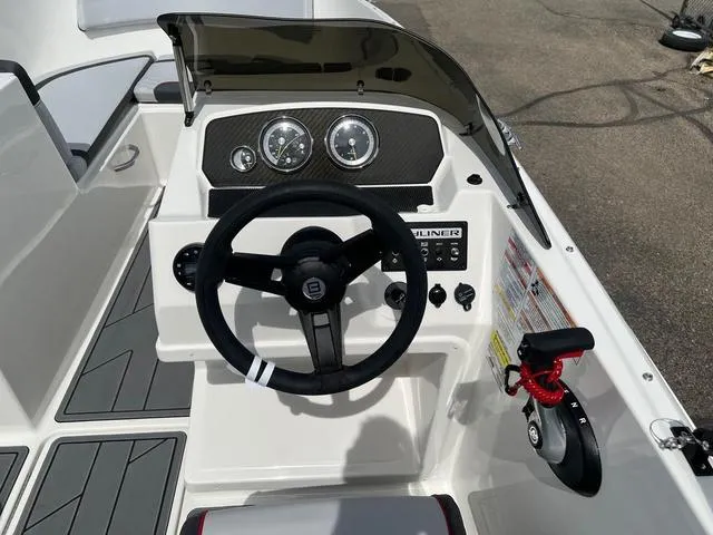 Slide: The Image of Bayliner Element M19 2023 - 14