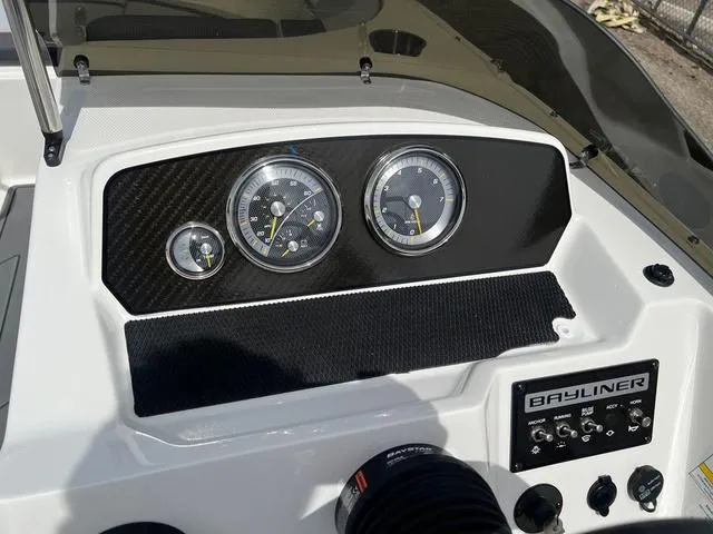 Slide: The Image of Bayliner Element M19 2023 - 15