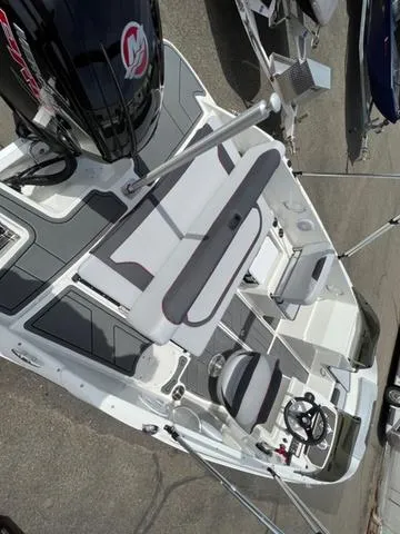 Slide: The Image of Bayliner Element M19 2023 - 16