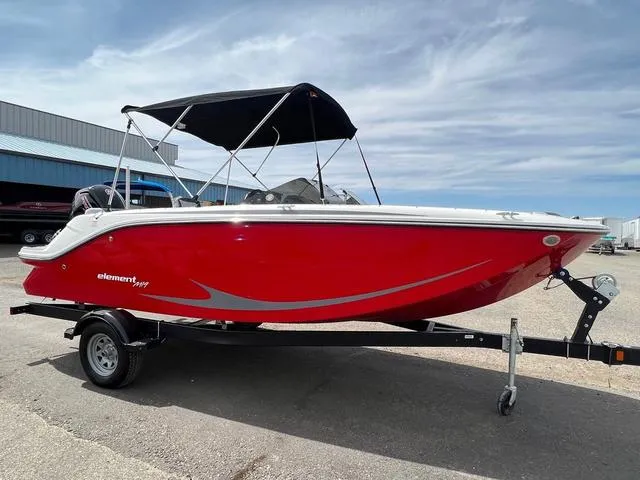 Slide: The Image of Bayliner Element M19 2023 - 22