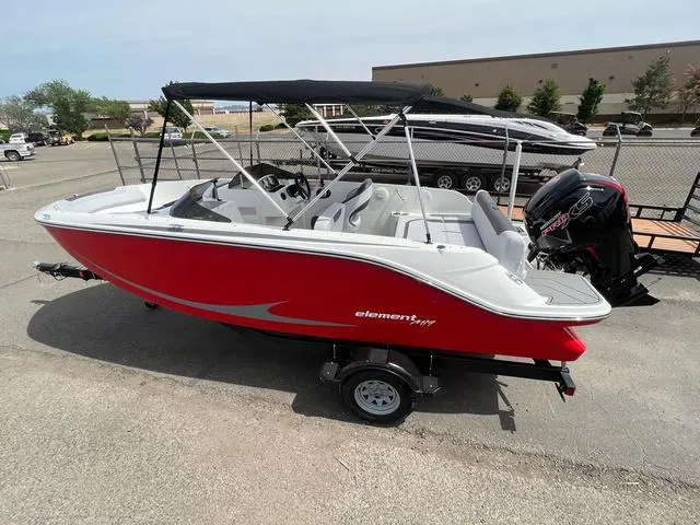 Slide: The Image of Bayliner Element M19 2023 - 26