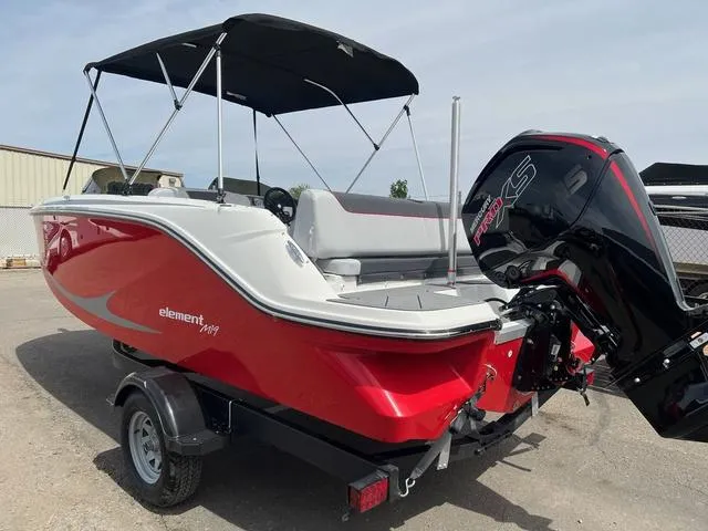 Slide: The Image of Bayliner Element M19 2023 - 27