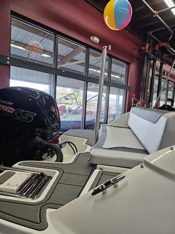 Slide: The Image of Bayliner Element M19 2023 - 4