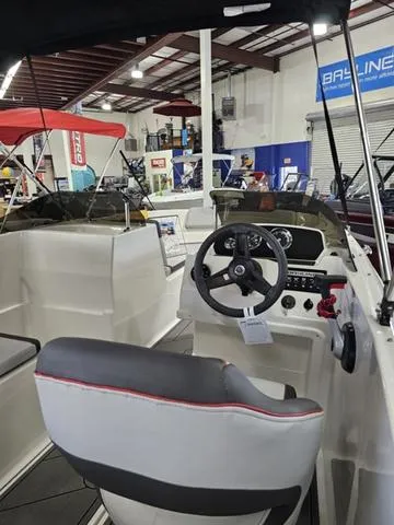 Slide: The Image of Bayliner Element M19 2023 - 5