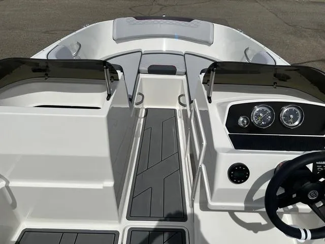 Slide: The Image of Bayliner Element M19 2023 - 7